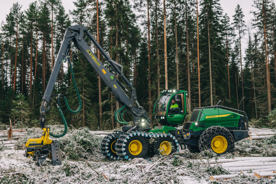 John Deere 1470H harvester